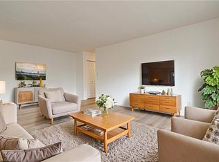 283 Fairway Rd N #405, Kitchener, ON N2A2P1