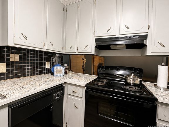 3rd image of 109 Christie Ln