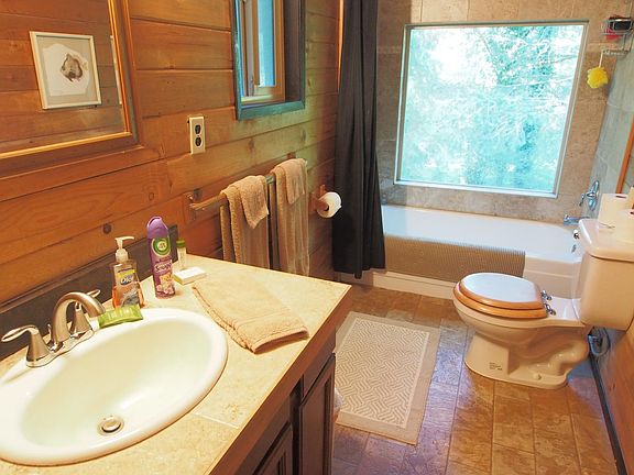 Master bathroom with tub/shower