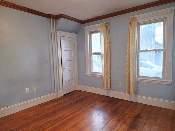 2nd image of 19 Woodward St