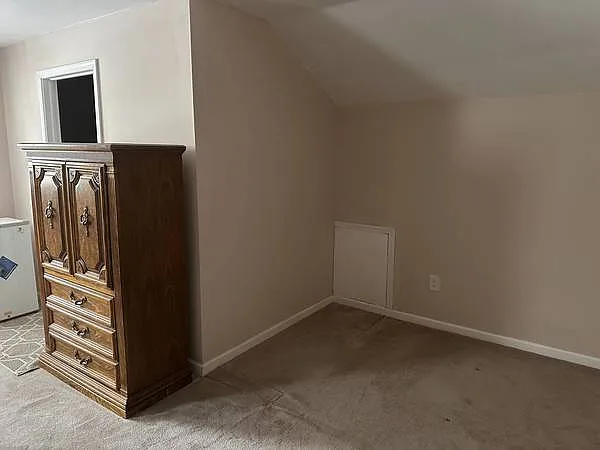 4 bed, 3.5 bath, 3847 sqft, $900 — Photo 4