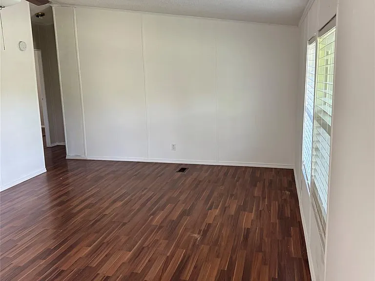 307 Ella Ln — Photo 12