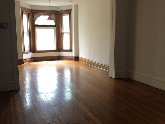 4th image of 2310 W Superior St #3