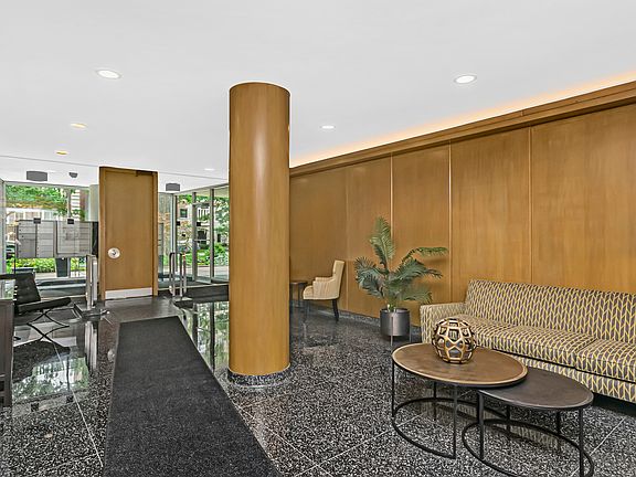 2nd image of 1508 Hinman Ave APT 4B