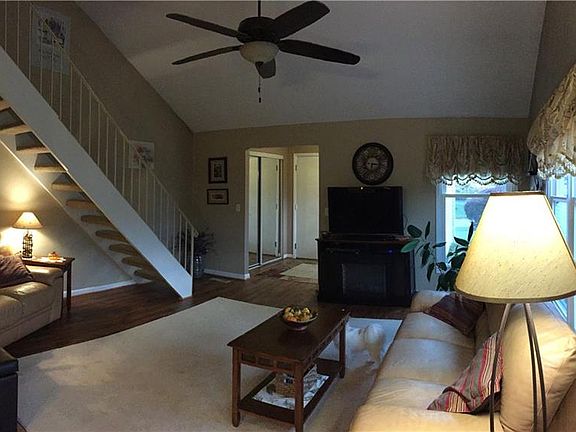 5th image of 221 S Estate Dr