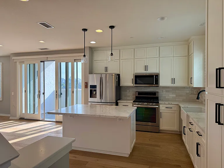 Kitchen (2nd floor)
