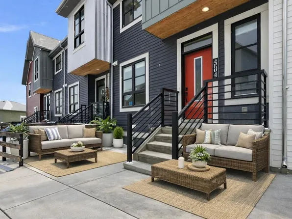 100 NW Walgrove Ct SE #4003, Calgary, AB T2X 4N1