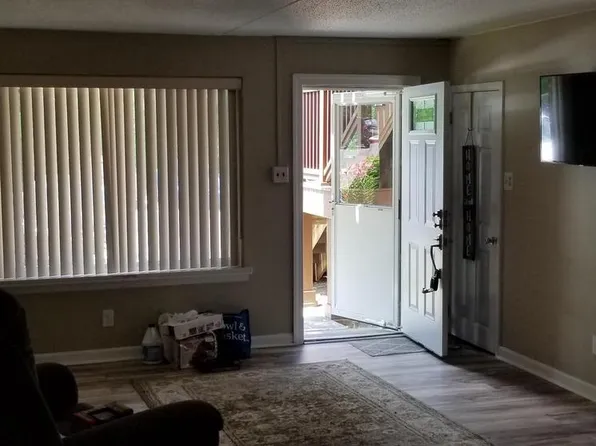 5200 Hilltop Dr APT B1, Brookhaven, PA 19015
