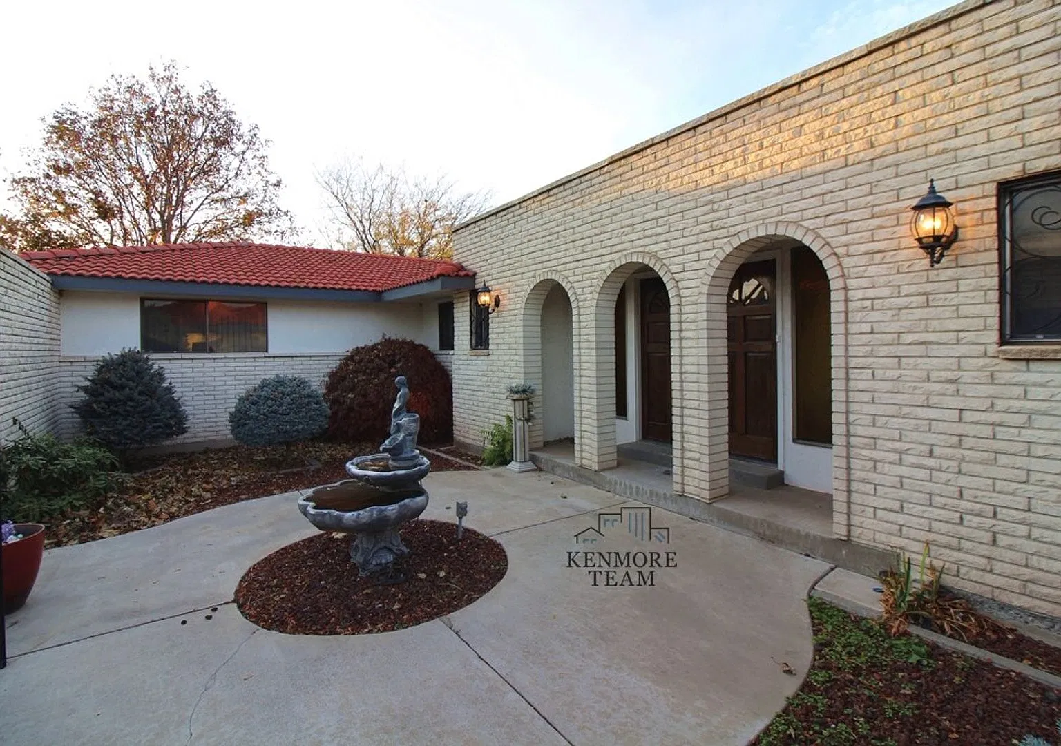 3 Bedroom, 3 Bath Home with a View — Photo 2