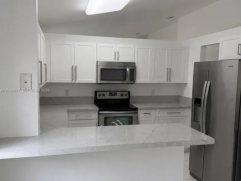 14721 Vista Verdi Rd — Photo 2