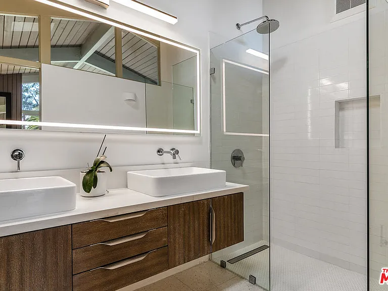 1513 Forest Knoll Dr — Photo 9