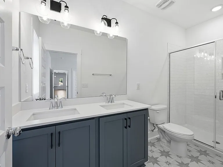 owner's ensuite bath