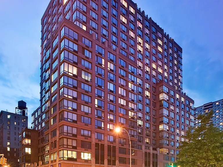 255 W 94th St — Photo 9