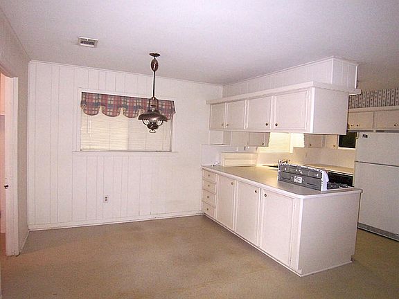3rd image of 1420 Cypress Ln