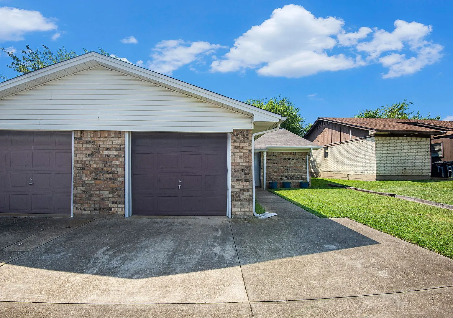 2 bed 1 bath 1/2 Duplex in South Fort Worth! — Photo 1