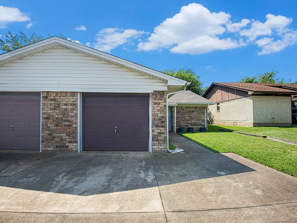 6819 W Cleburne Rd
