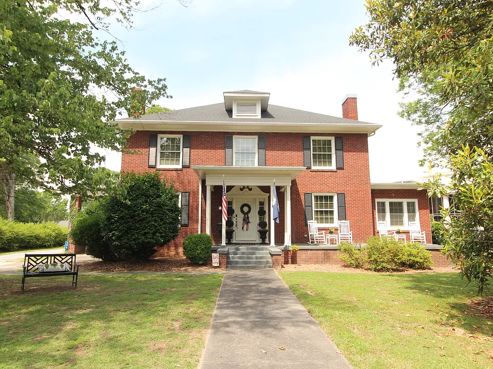 204 Kings Mountain St