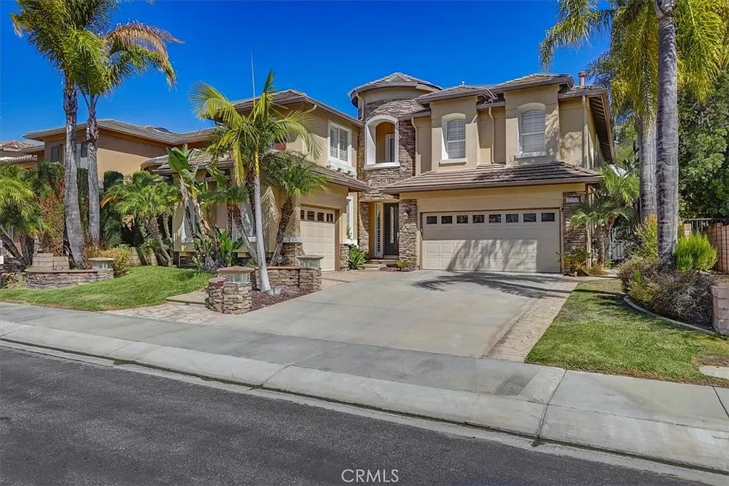 5 bed, 4.5 bath, 3636 sqft, $7,950 — Photo 2