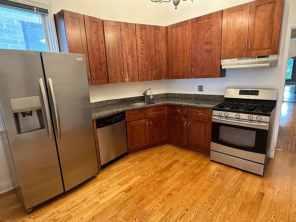 1st image of 2627 N Wilton Ave #2
