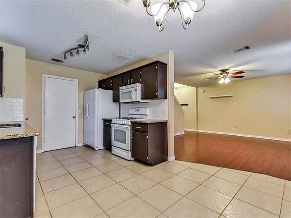 5th image of 1605 Lantern Light Dr