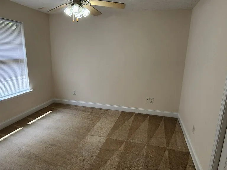 Hemingway Apartments — Photo 5