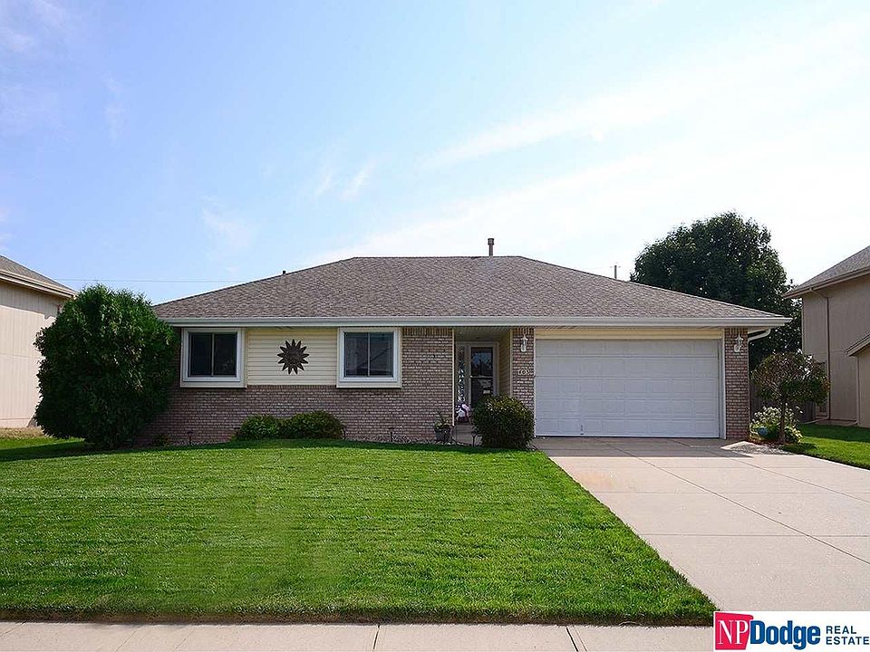 1st image of 403 Summerset Dr