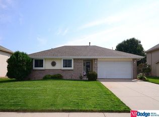 403 Summerset Dr, Papillion, NE 68133