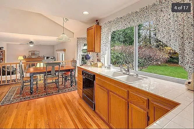 3 bed, 2.5 bath, 1690 sqft, $3,200 — Photo 4