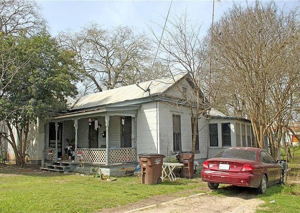 2nd image of 107 E Live Oak St
