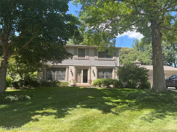 42098 Banbury Rd, Northville, MI 48168