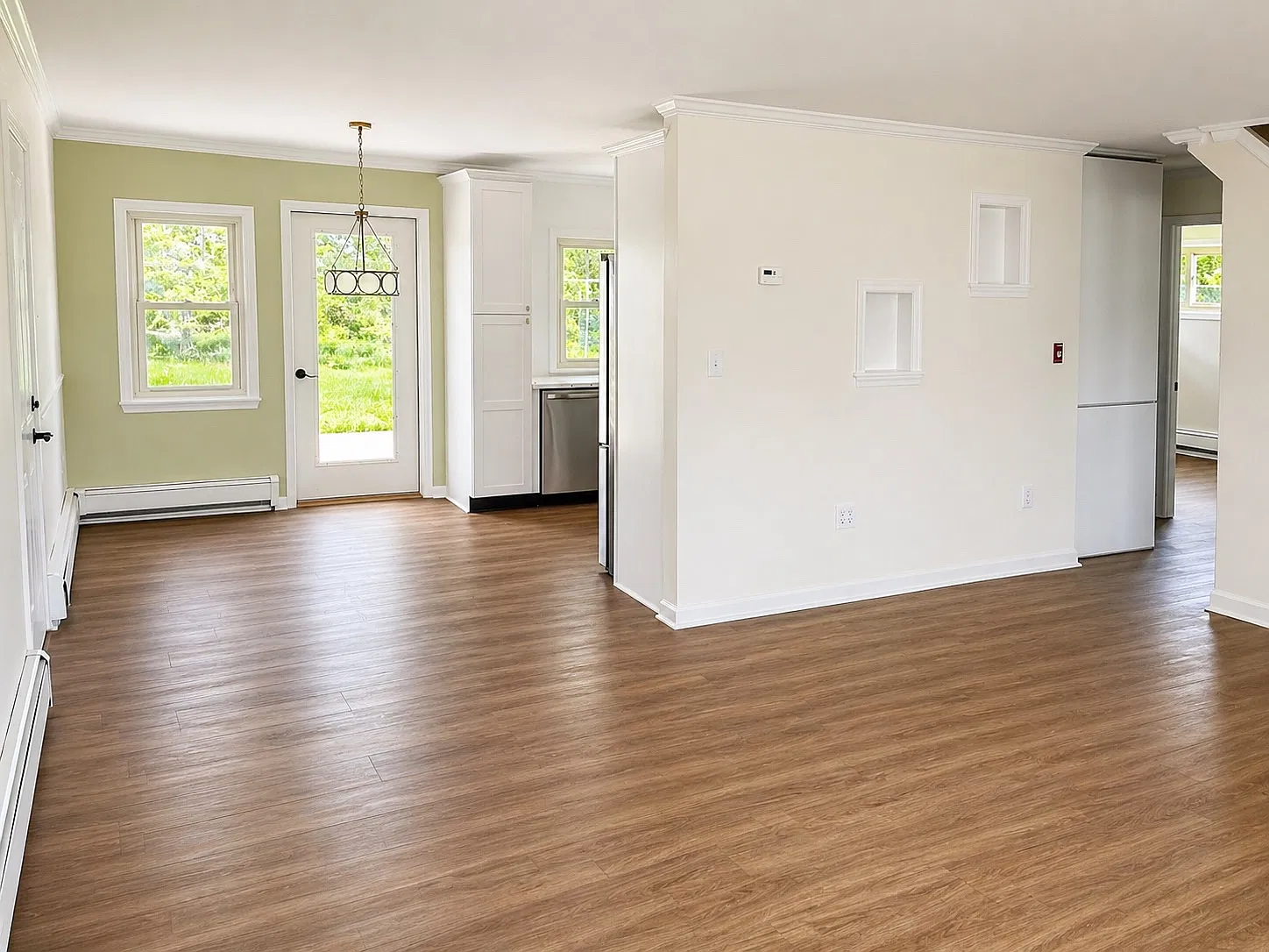4 bed, 1275 sqft, $2,995 — Photo 4