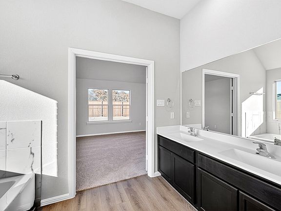 5th image of 3505 Kingdom Dr