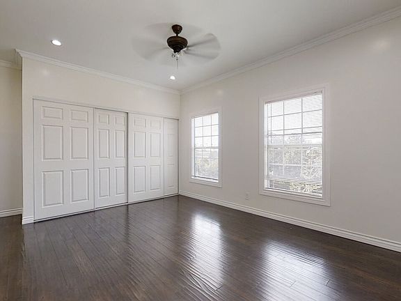 5th image of 334 N Heliotrope Dr