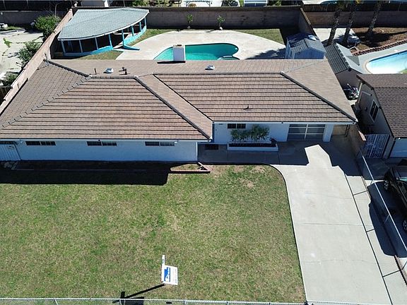 5th image of 979 N Gardena Ave