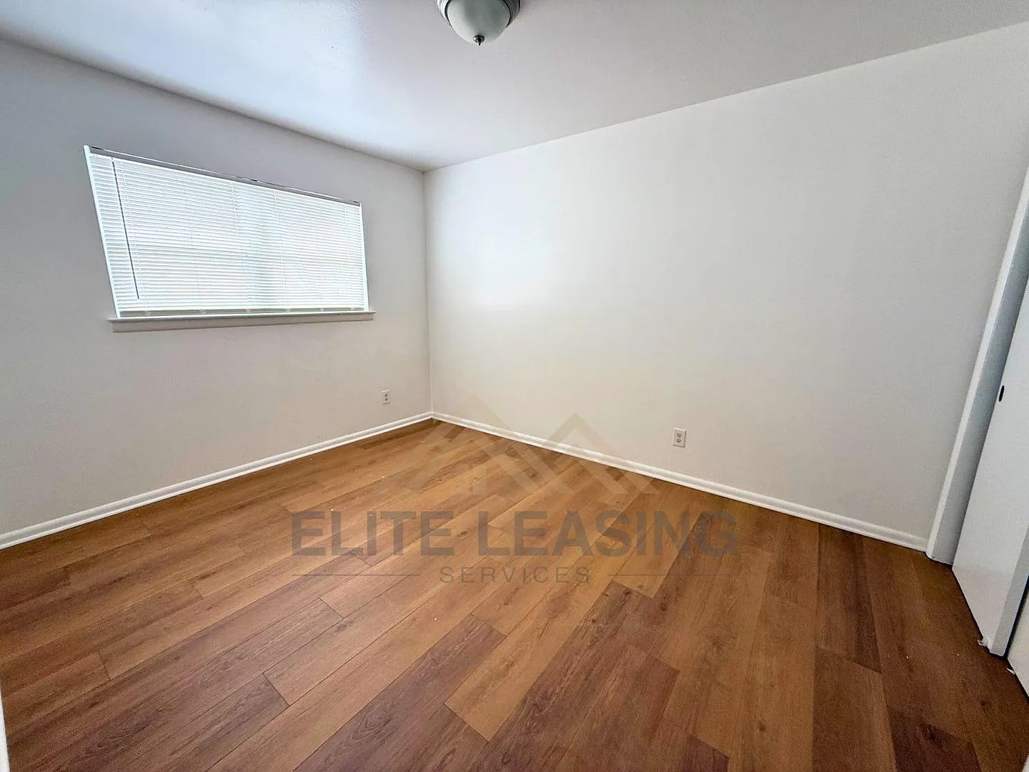 1175 SW Woodhull — Photo 3