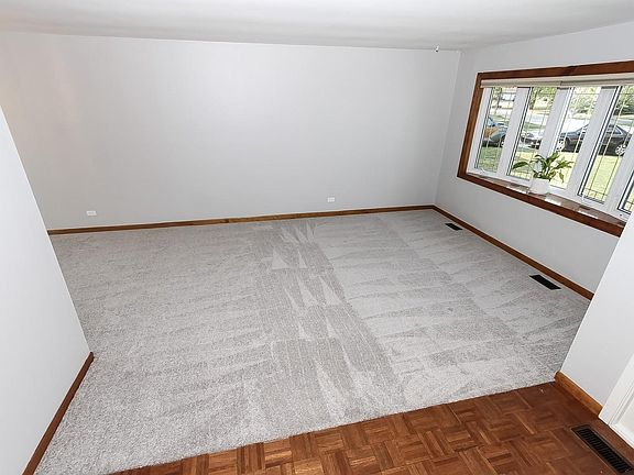 4th image of 428 E Chippendale Dr