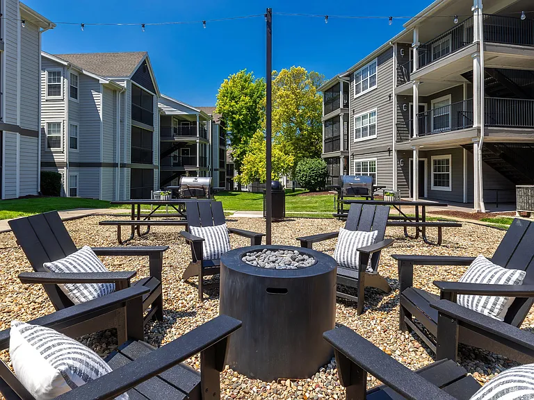 Celebrate the great outdoors with a little magic enjoying the warm glow of a fire in our multifunctional courtyard.