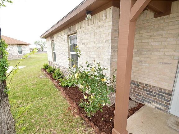5th image of 300 Cotton Belt Ave Unit 4