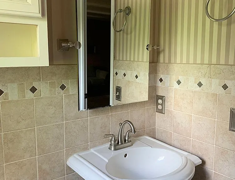 126 Hawthorne Ave — Photo 12