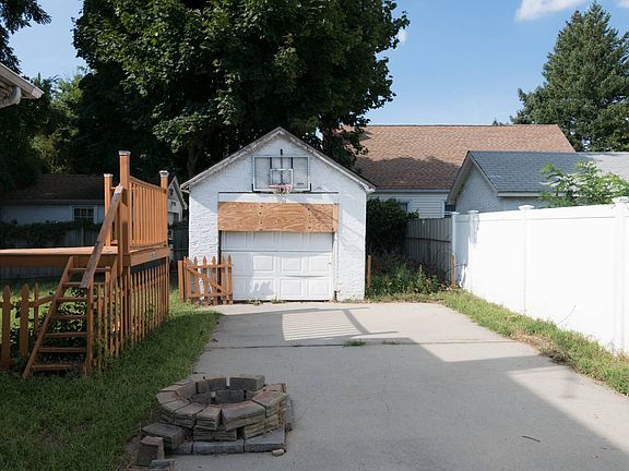 4th image of 251 Hendrickson Ave