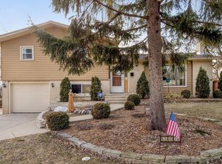 6818 Meadowcrest Dr, Downers Grove, IL 60516