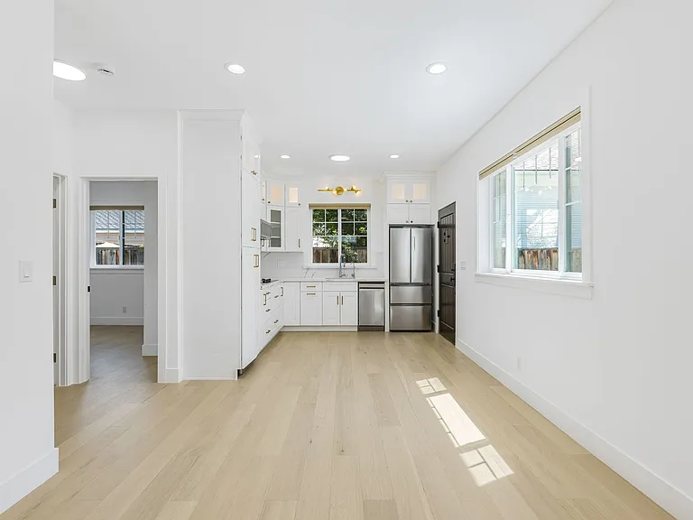 1217 Hester Ave — Photo 13