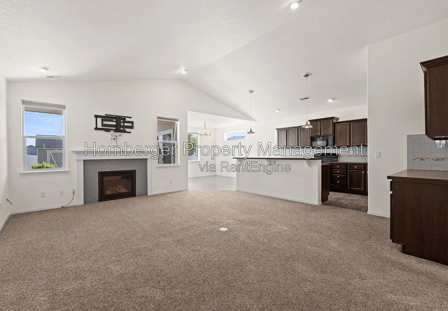 3 bed, 2.0 bath, 1795 sqft, $2,395 — Photo 3
