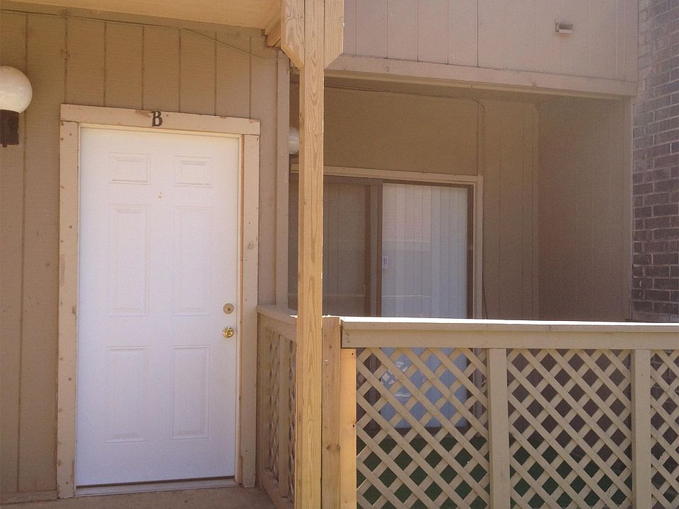 1 BR Lower Level Front Entrance