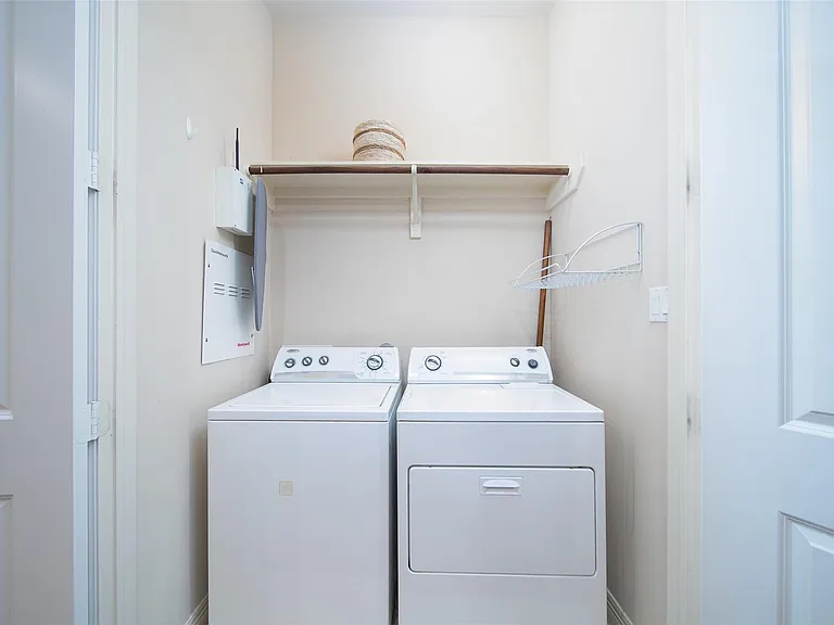3848 Center St — Photo 19
