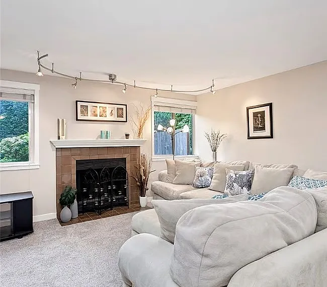 2 bed, 900 sqft, $3,000 — Photo 3