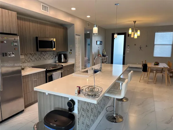 7809 NW 104th Ave APT 28, Doral, FL 33178