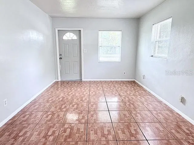3 bed, 841.0 bath, 840 sqft, $1,750 — Photo 4