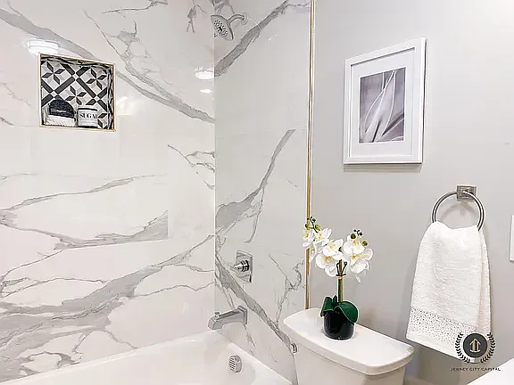 93 Roosevelt Ave #3L — Photo 8