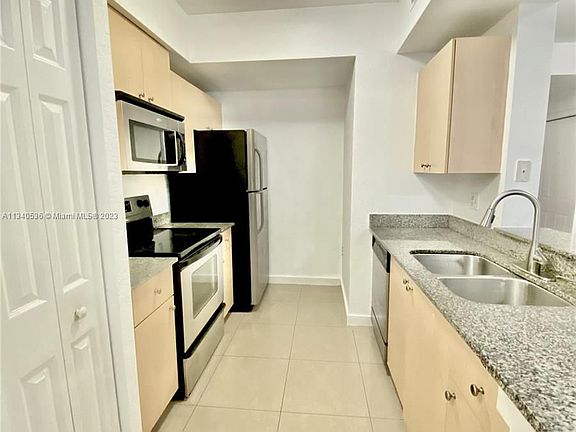 3rd image of 2549 Centergate Dr APT 105